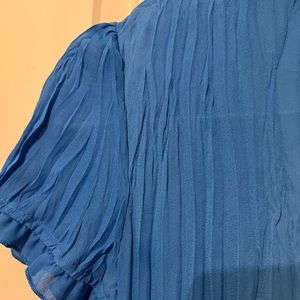 Beautiful blouse nice color blue size small. Good for a office attire.